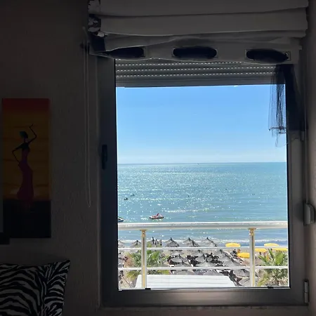 Apartment Front Pedonale *